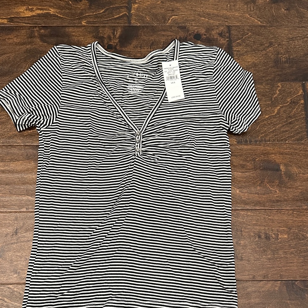 American Eagle  Short-Sleeve V-Neck Top - Black & White